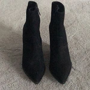 Very black ankle boot